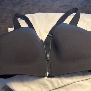 VSX athletic Black Zipper Front Bra sz 32DD
